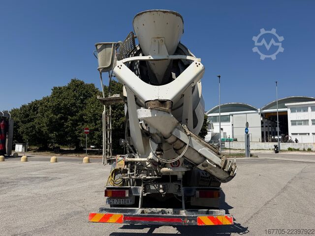 Concrete mixer truck Iveco Trakker 450