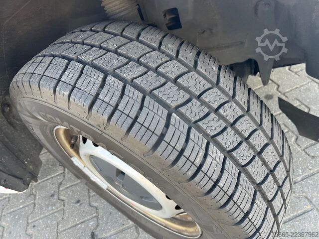 Delivery van Mercedes-Benz Sprinter 319 1.9 CDI / L4 H2 / RWD / Navi / APK...