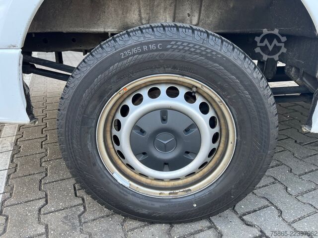 Delivery van Mercedes-Benz Sprinter 319 1.9 CDI / L4 H2 / RWD / Navi / APK...