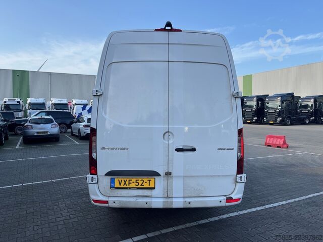 Delivery van Mercedes-Benz Sprinter 319 1.9 CDI / L4 H2 / RWD / Navi / APK...