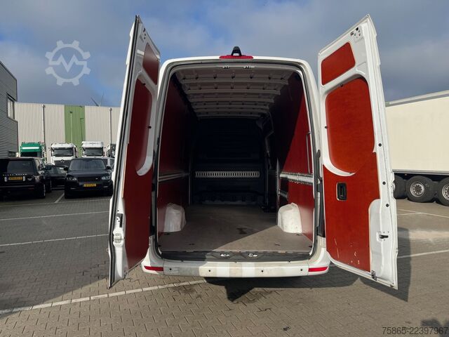 Delivery van Mercedes-Benz Sprinter 319 1.9 CDI / L4 H3 / RWD / / Leder / ...