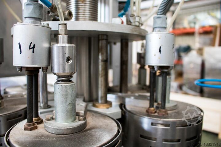 Cirio Germano MONOBLOCCO 6 TERMICHE Capsuling Machine (2014) Cirio Germano Kapselaufsetzer