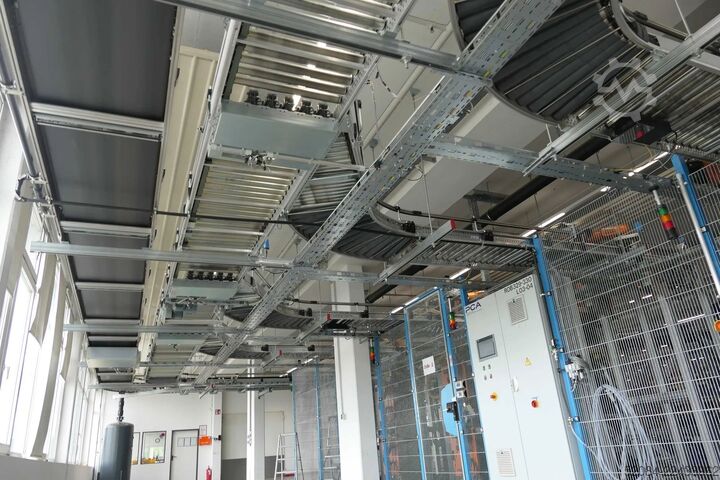 Palletizing system with KUKA robots KUKA Automatische Palettieranlage