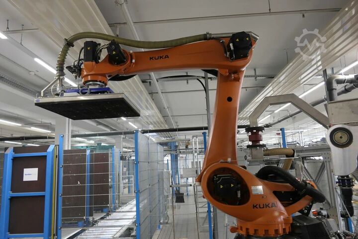 Palletizing system with KUKA robots KUKA Automatische Palettieranlage
