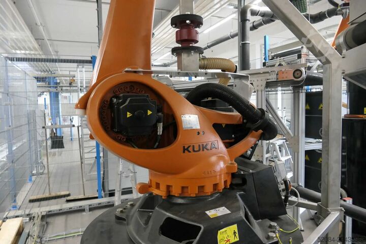 Palletizing system with KUKA robots KUKA Automatische Palettieranlage