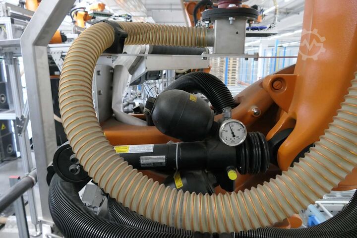 Palletizing system with KUKA robots KUKA Automatische Palettieranlage