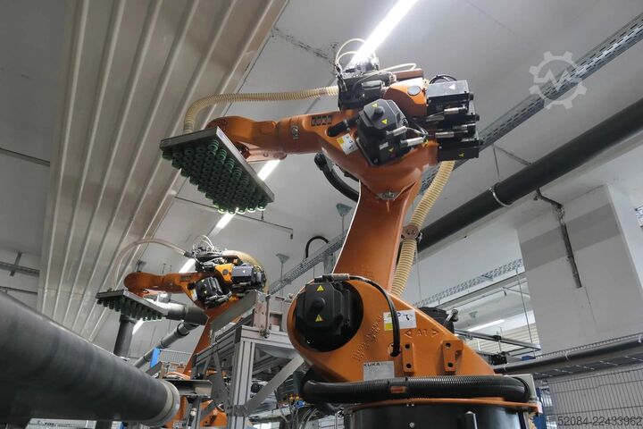 Palletizing system with KUKA robots KUKA Automatische Palettieranlage