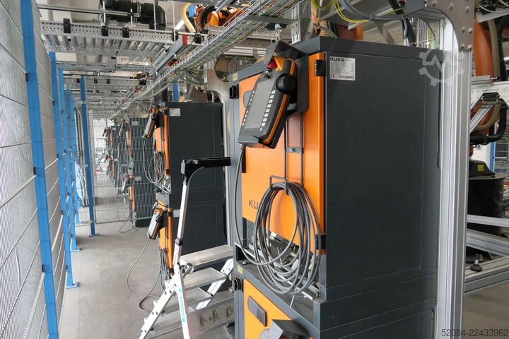 Palletizing system with KUKA robots KUKA Automatische Palettieranlage