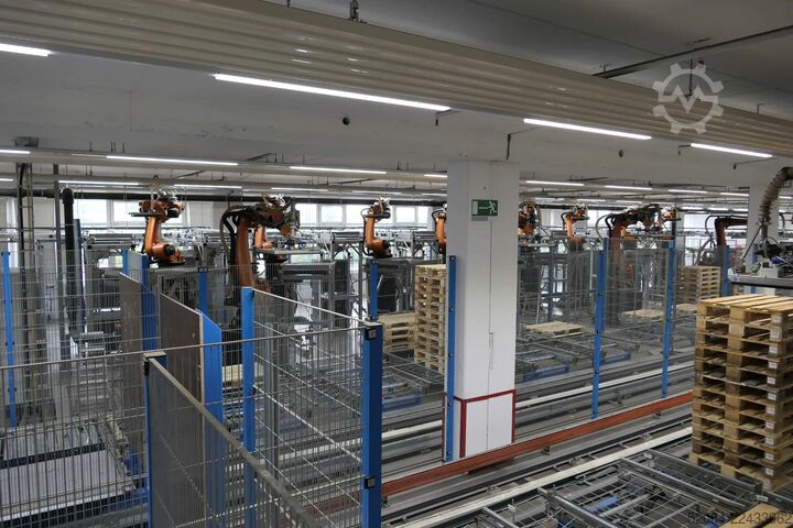 Palletizing system with KUKA robots KUKA Automatische Palettieranlage