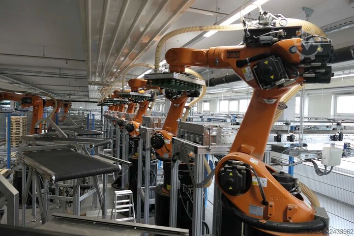 Palletizing system with KUKA robots KUKA Automatische Palettieranlage