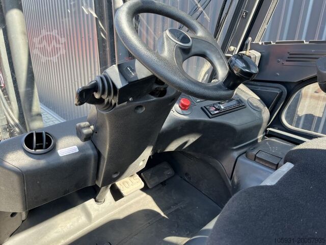 Electric 4-wheel forklift Linde E35HL-01