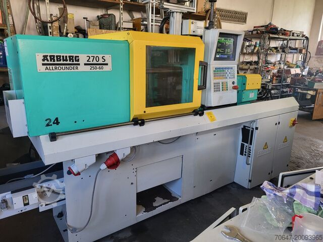 Arburg 270S mit Förderband und Picker Arburg 270 S 250-60