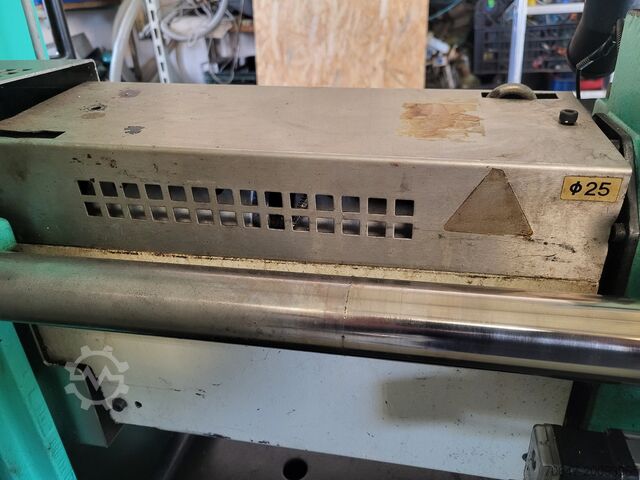 Arburg 270S mit Förderband und Picker Arburg 270 S 250-60