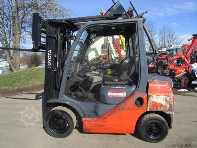 Dieselstapler Toyota 8FDF25 - Triplex 4,7m -Seitenschieber mit Zinkenve