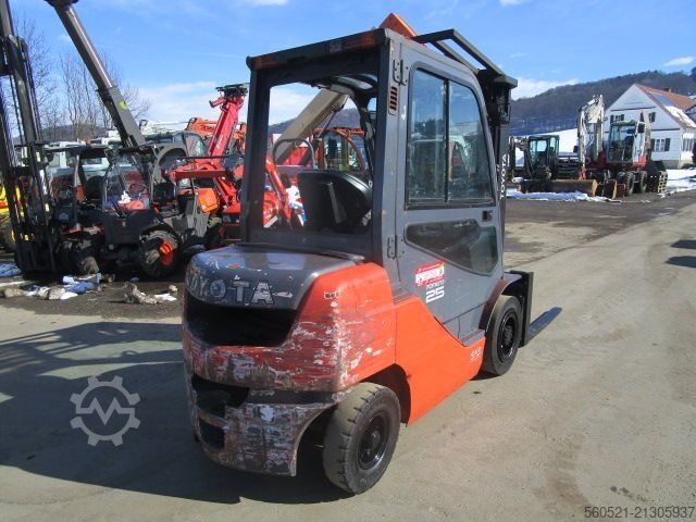 Dieselstapler Toyota 8FDF25 - Triplex 4,7m -Seitenschieber mit Zinkenve