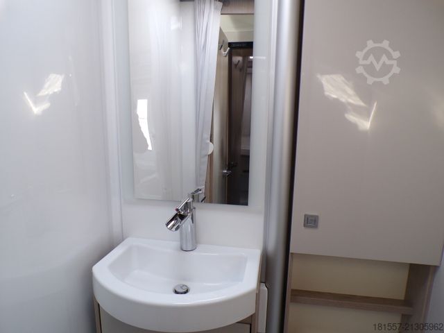 Teilintegriertes Wohnmobil BÜRSTNER Lineo T 700 Tageszulassung / Active, Xenon, Isof