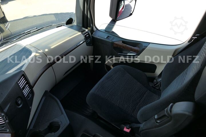 Box truck MERCEDES-BENZ Actros 1842L Koffer Vollluft LBW Euro 6
