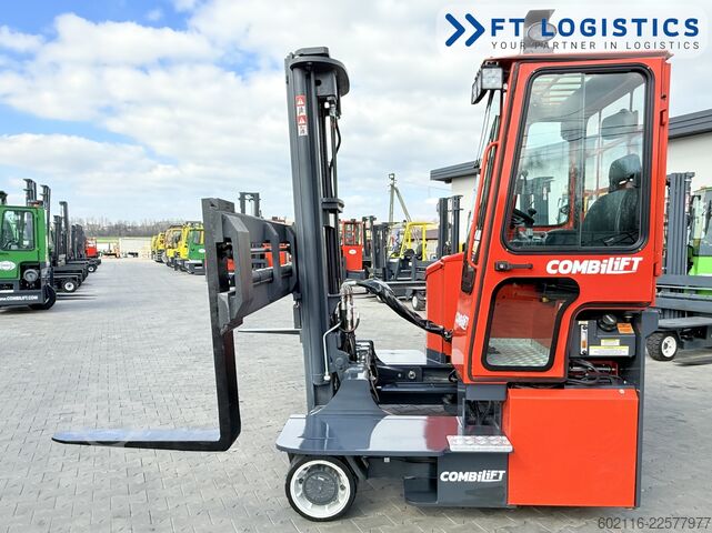 Vierwegestapler Combilift C3000ET TRIPLEX 5940 WIDE FORK POSITIONE