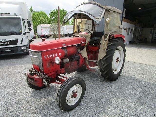 Traktor RENAULT SUPER 6 -R7050- 4xNeu Bereift+Tüv 03/2027