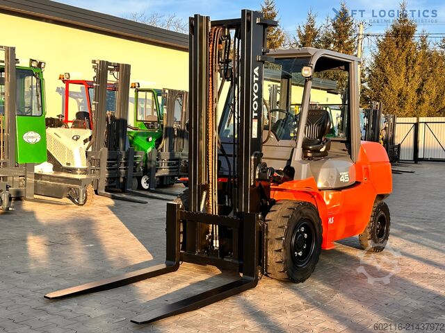 Forklift Toyota 42-4FD40 / DIESEL / 4500KG / DUPLEX / FO