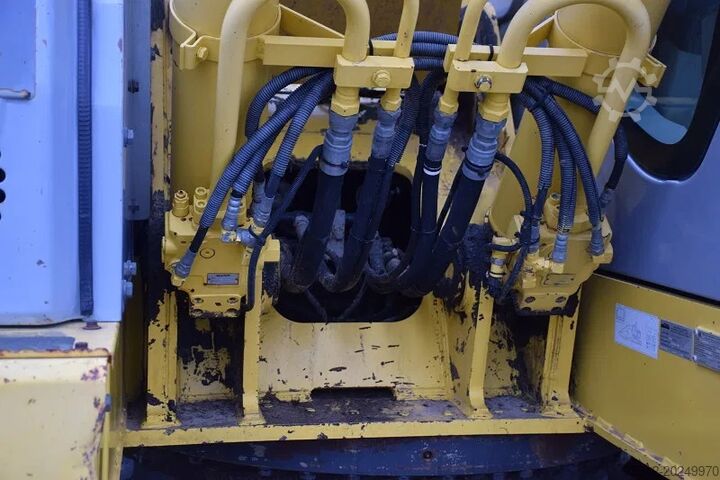 Crawler excavator New Holland Kobelco E235B SR-LCT