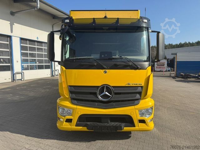 Refrigerated truck MERCEDES-BENZ 2540 L 6x2/4 Kühlkoffer 9.1m Carrier 1100U LBW