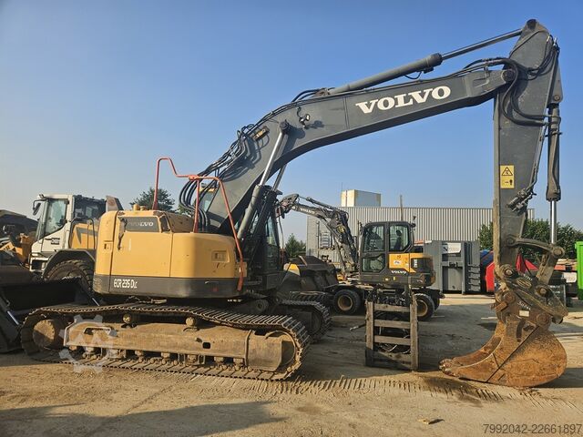 Raupenbagger VOLVO ECR 235 DL