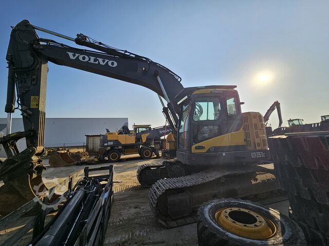 Raupenbagger VOLVO ECR 235 DL