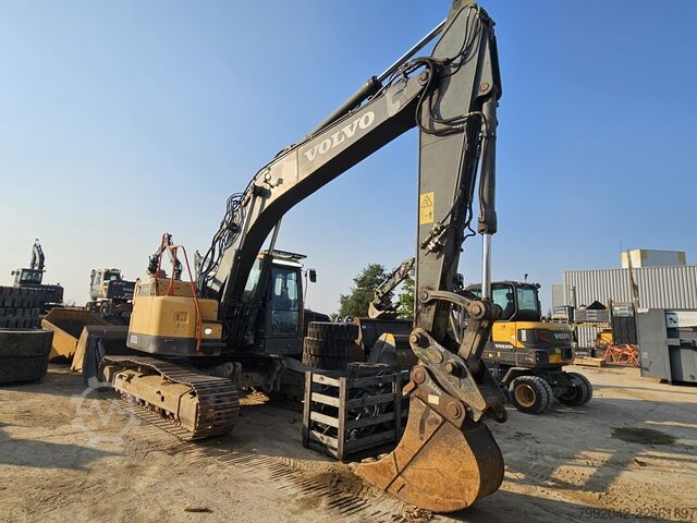 Raupenbagger VOLVO ECR 235 DL
