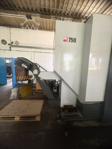 Vertical machining center HAAS UMC-750