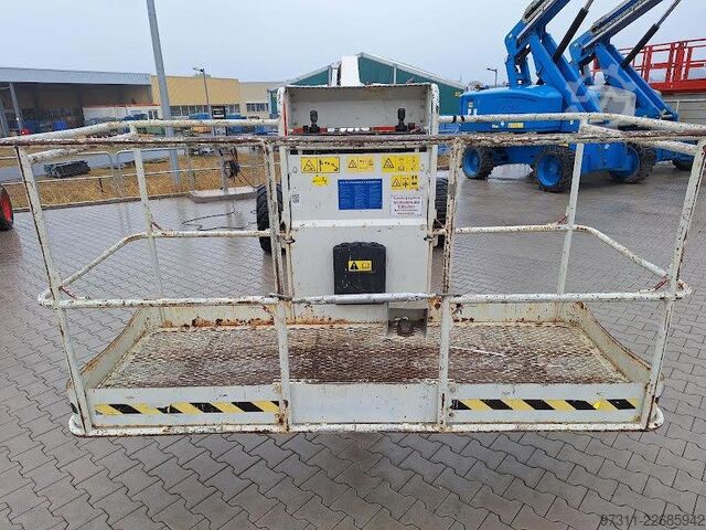 Telescopic boom lift Genie S-60