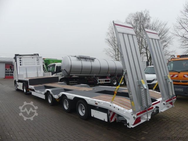 Tieflader-Sattelauflieger  WIESE 3-Achs-Tieflader mit Rampen und Radmulden