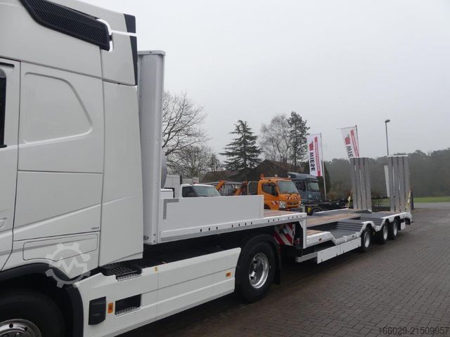 Tieflader-Sattelauflieger  WIESE 3-Achs-Tieflader mit Rampen und Radmulden