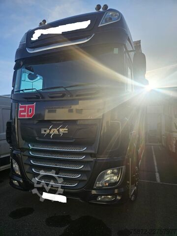 Flatbed truck with tarp DAF XF SUPERSPACE CAB 530 6X2 26T TAULINER