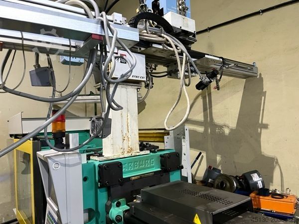 Spritzgießmaschine Arburg 420C 1300-675 mit dem Angußpicker Star