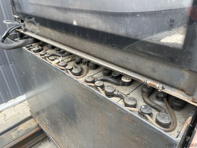 Schubmaststapler Linde R16HD-01