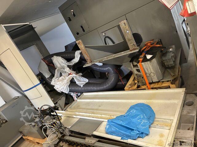 Universal-Bearbeitungszentrum DECKEL MAHO DMU 60T RS3