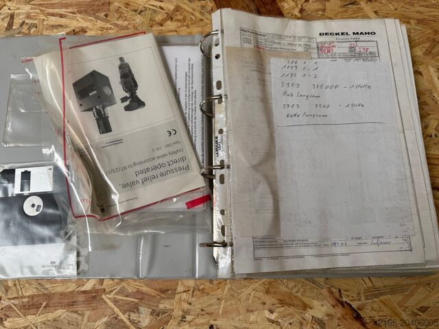 Universal-Bearbeitungszentrum DECKEL MAHO DMU 60T RS3