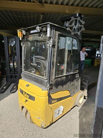 Electric 3-wheel forklift Yale ERP20VT MWB