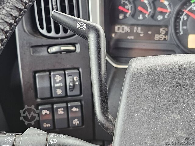 Suitcase RENAULT D 240 11.9T AIRCO TAILLIFT