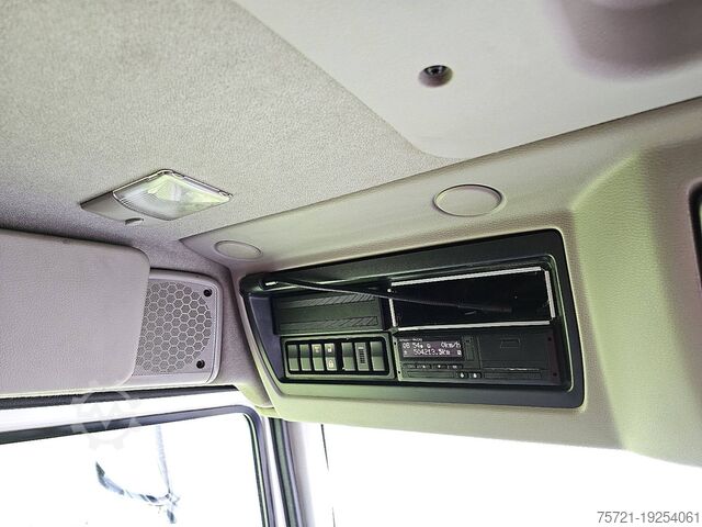 Suitcase RENAULT D 240 11.9T AIRCO TAILLIFT