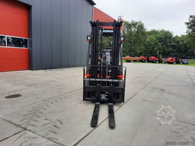 Electric 4-wheel forklift EP EFL253 P