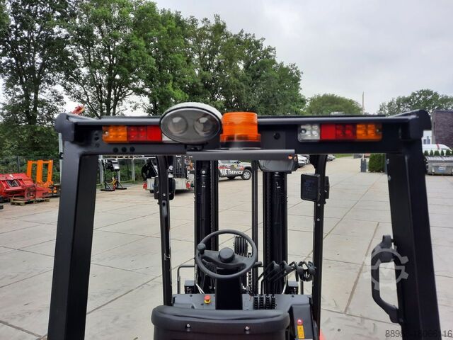 Electric 4-wheel forklift EP EFL253 P