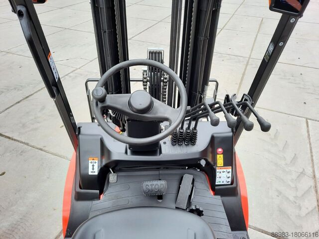 Electric 4-wheel forklift EP EFL253 P