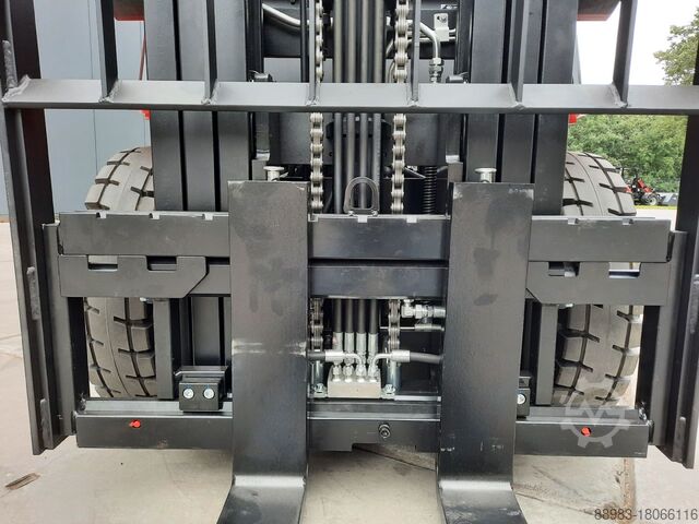 Electric 4-wheel forklift EP EFL253 P