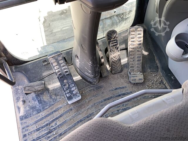 Wheeled Excavator Hitachi ZX170W-6 with 3 buckets