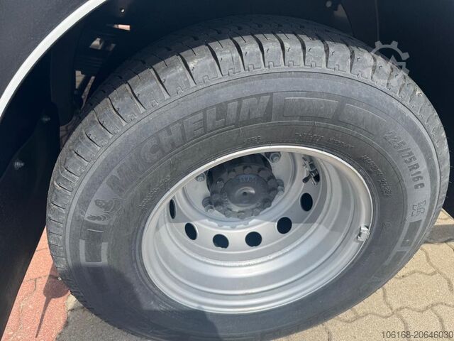 Mobile crane truck Iveco Daily 70C18 Kran Hyva Pritsche 5 m