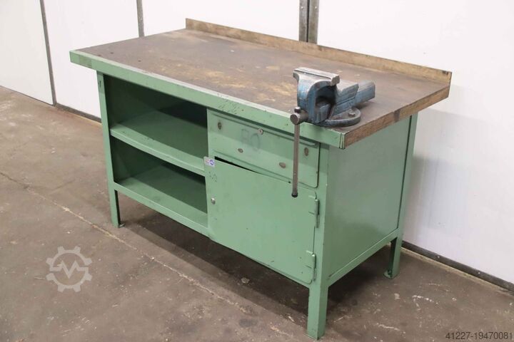 Werkbank mit Schraubstock unbekannt 1500/715/H890 mm