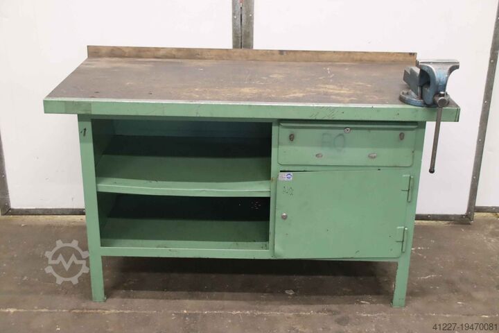 Werkbank mit Schraubstock unbekannt 1500/715/H890 mm