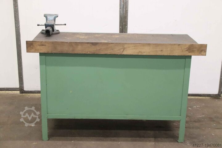 Werkbank mit Schraubstock unbekannt 1500/715/H890 mm